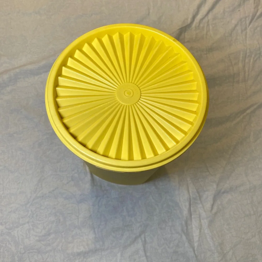Vintage Tupperware Yellow Canister Sunburst Lid 1222-5‎ 808-14 Kitchen Storage
